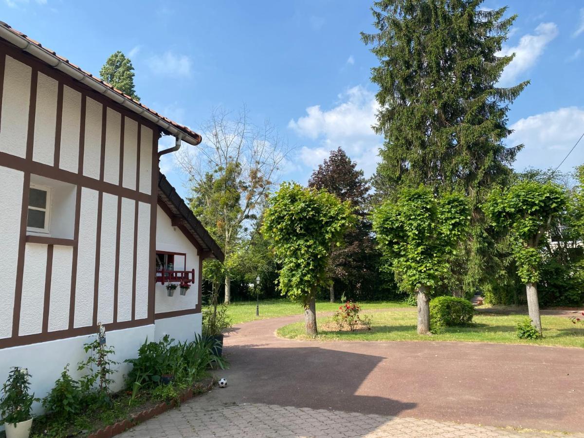 Méry-sur-Oise Studio Epicea Avec Jardin Dans Charmante Propriete מראה חיצוני תמונה